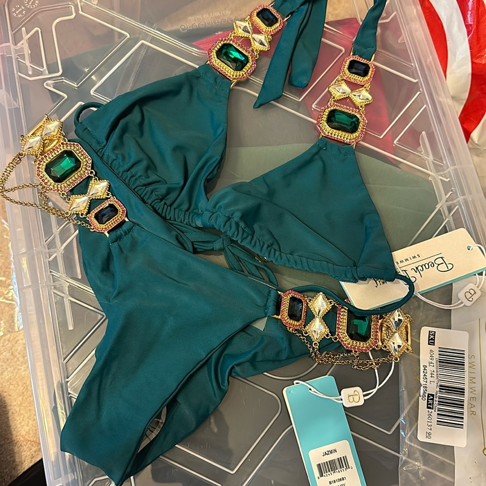 NWT Beach Bunny, Jasmine bikini set in teal RARE!!